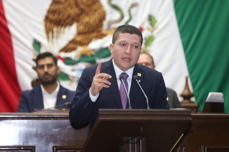 Se pronuncia Vicente Gómez por realización de sesión solemne del Congreso del Estado en Puruarán