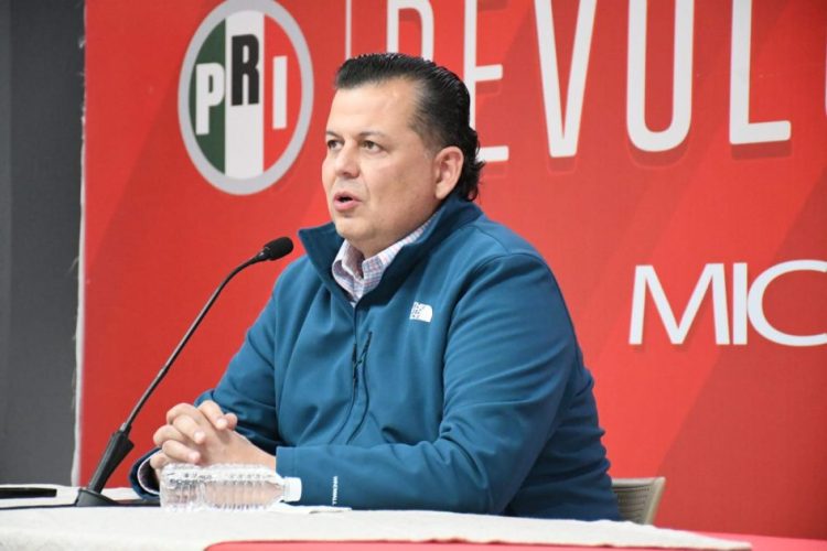 Solo el PRI se atreve a alzar la voz por víctimas del crimen organizado en Michoacán: Memo Valencia
