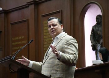 La escultura en honor a Hipólito Mora será colocada nuevamente, después de que manos delincuenciales la derribó en La Ruana: Memo Valencia