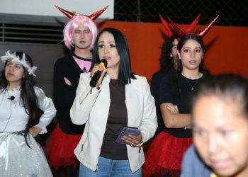 Con pastorela navideña, Lucila Martínez Manríquez impulsa la unión y tradiciones en San Isidro Itzícuaro