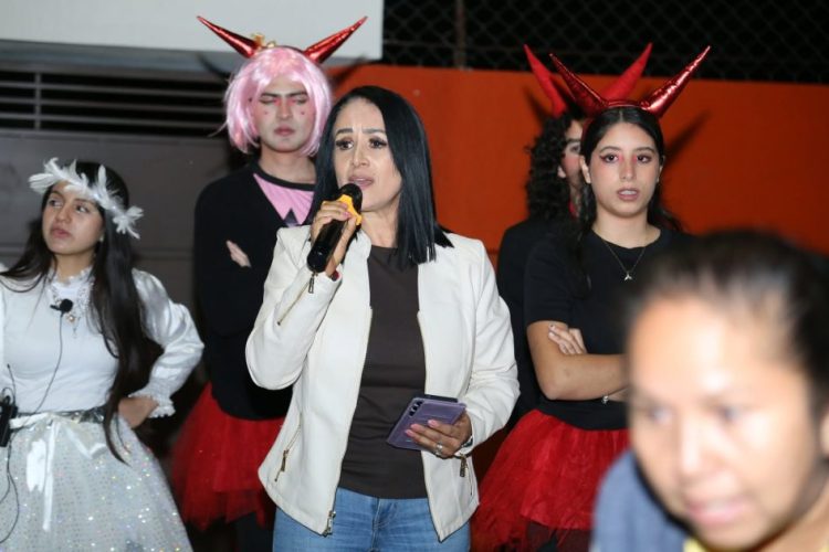 Con pastorela navideña, Lucila Martínez Manríquez impulsa la unión y tradiciones en San Isidro Itzícuaro