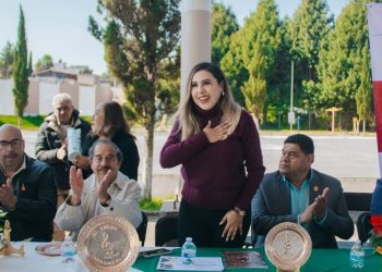 En escuelas de Salvador Escalante, Dayana Pérez Mendoza respalda la impartición de civismo y la identidad nacional