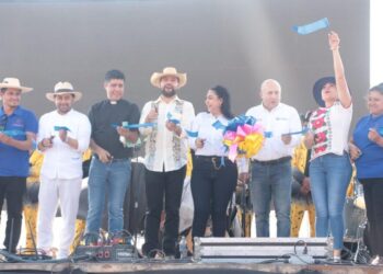 Pescadores de Churumuco reciben el respaldo del diputado Octavio Ocampo