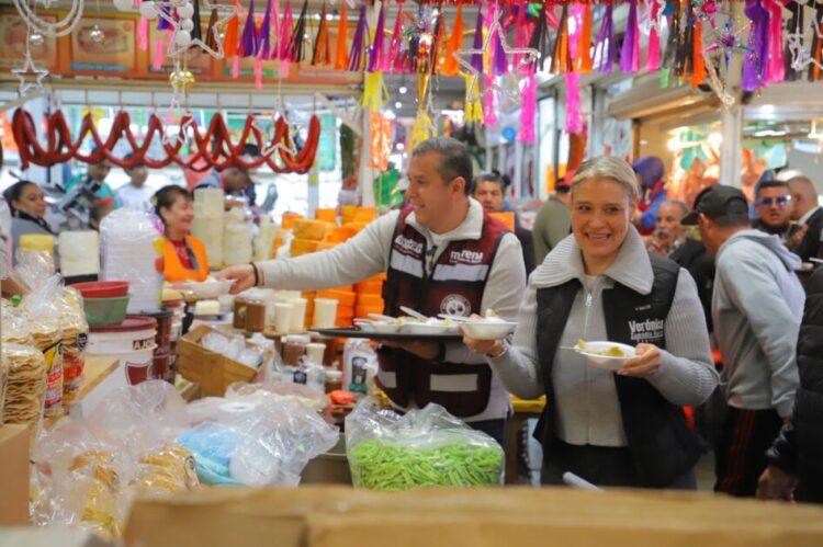 En la celebración de 59 años del mercado Independencia, J. C. Barragán exige mayor atención a este centro de abastecimiento de alimentos