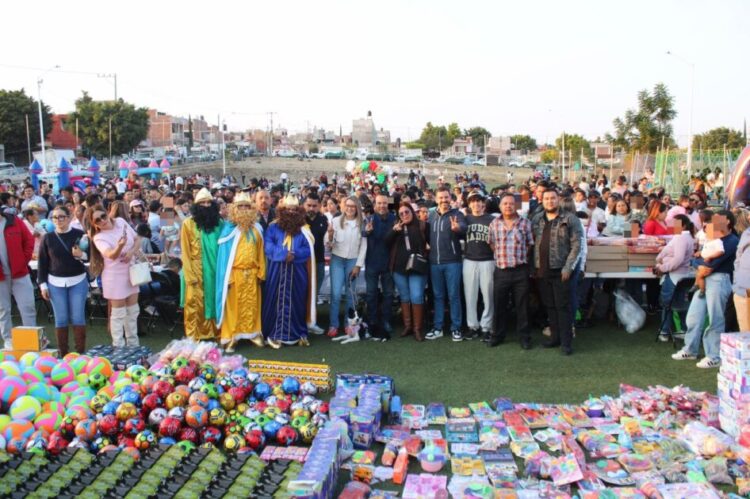 Yankel Benítez lleva alegría a cientos de niñas y niños de Misión del Valle