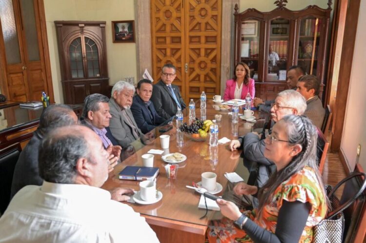 Dialoga Fabiola Alanís con iglesias evangélicas