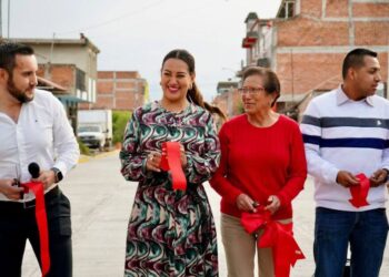 Zacapu avanza con hechos, Mónica Valdez entregan nueva calle pavimentada con concreto hidráulico
