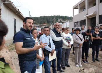 Yankel Benítez dialoga y atiende necesidades de vecinos de tenencia Morelos