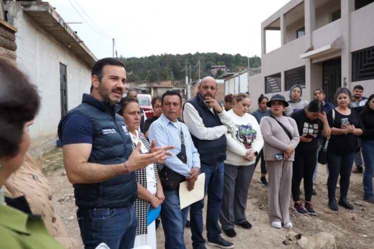 Yankel Benítez dialoga y atiende necesidades de vecinos de tenencia Morelos