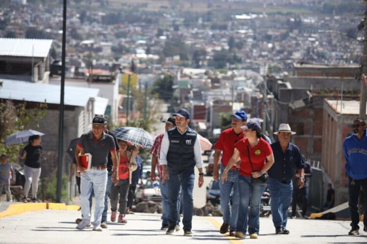 Yankel Benítez supervisa obra en Ciudad Jardín en compañía de vecinas y vecinos