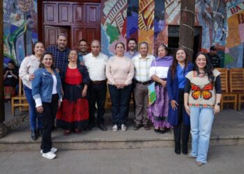 Alma Mireya González Sánchez toma protesta a nuevos Jefes de Tenencia de Santa Fe de la Laguna