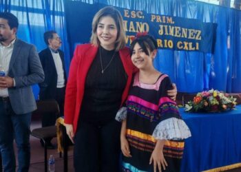 En aniversario de la primaria Mariano Jiménez reitera Brissa Arroyo compromiso con educación