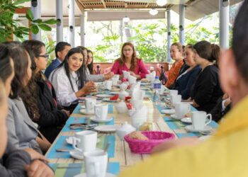 Araceli Saucedo escucha y respalda al personal de enfermería de Michoacán