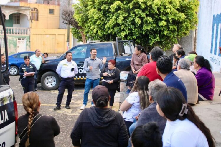 Afianza Yankel Benítez comunicación con vecinas y vecinos de la colonia Dr. Miguel Silva