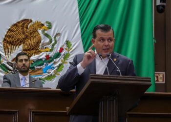 Propone Memo Valencia equipar con extintores todas las patrullas de Michoacán para apoyar en incendios