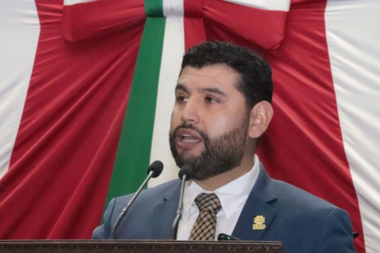 Octavio Ocampo presenta iniciativa para proteger a productores de maíz en Michoacán