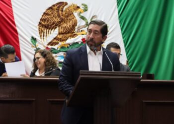 Abraham Espinoza llama a fortalecer el Estado de Derecho ante advertencia de Macron sobre la crisis del orden global