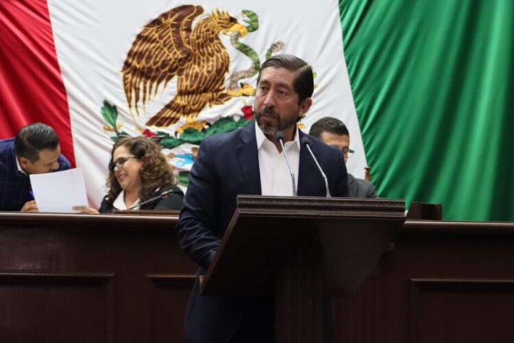 Abraham Espinoza llama a fortalecer el Estado de Derecho ante advertencia de Macron sobre la crisis del orden global