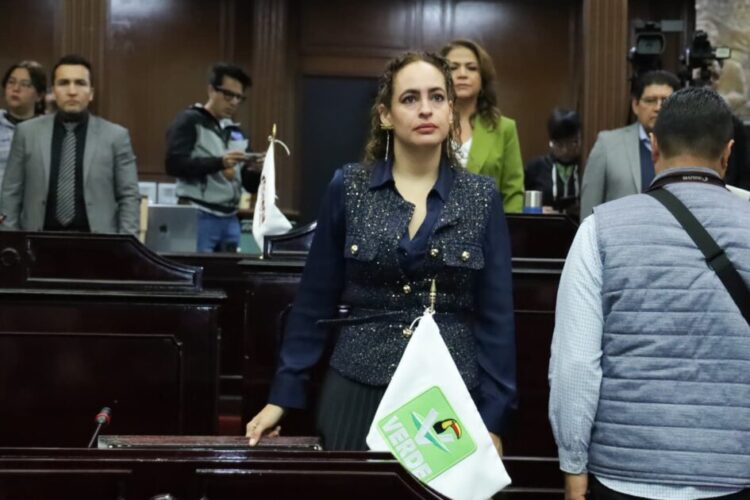 Celebra Sandra Arreola entrada en vigor reforma que permite libre acceso a personas con discapacidad con animales de asistencia