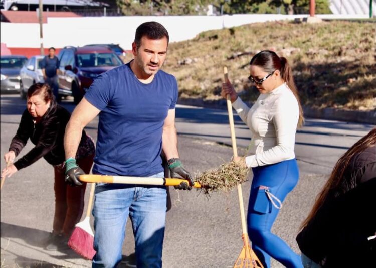 Impulsan Yankel Benítez y vecinos jornada de limpieza en colonia Francisco Xavier Clavijero