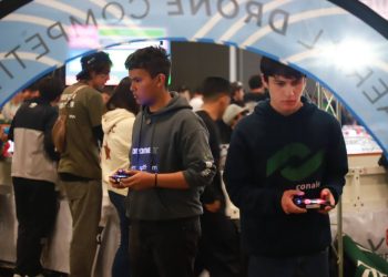 Paola Delgadillo impulsa a jóvenes de Spot en competencia nacional de drones