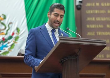 Alfonso Chávez propone ante el pleno chequeo médico anual gratuito