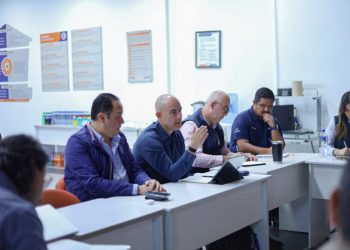 Adolfo Torres encabeza reunión con industriales para fortalecer el servicio hídrico a este sector productivo