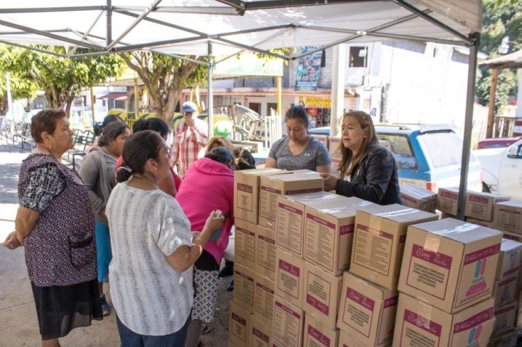 Dayana Pérez Mendoza fortalece apoyo alimentario en Ixtaro