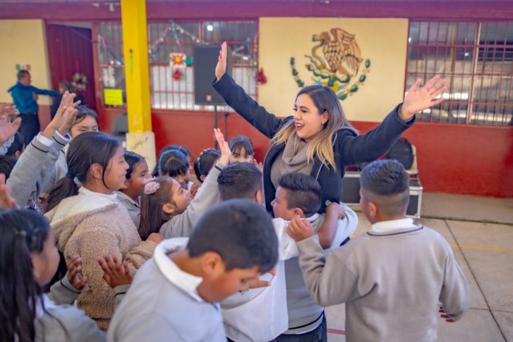 Arranca Dayana Pérez la Campaña de Salud Visual “Ver bien para aprender mejor” en Salvador Escalante