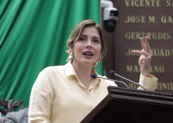 Aprueban propuesta de Brissa Arroyo de inscribir en letras doradas el nombre de Amalia Solórzano Bravo en muro de honor del Palacio Legislativo