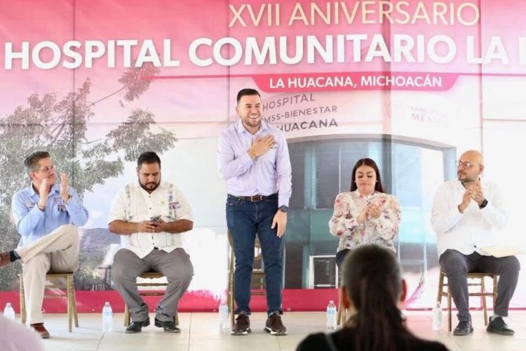 Celebra Reyes Galindo avances en servicios de salud en La Huacana