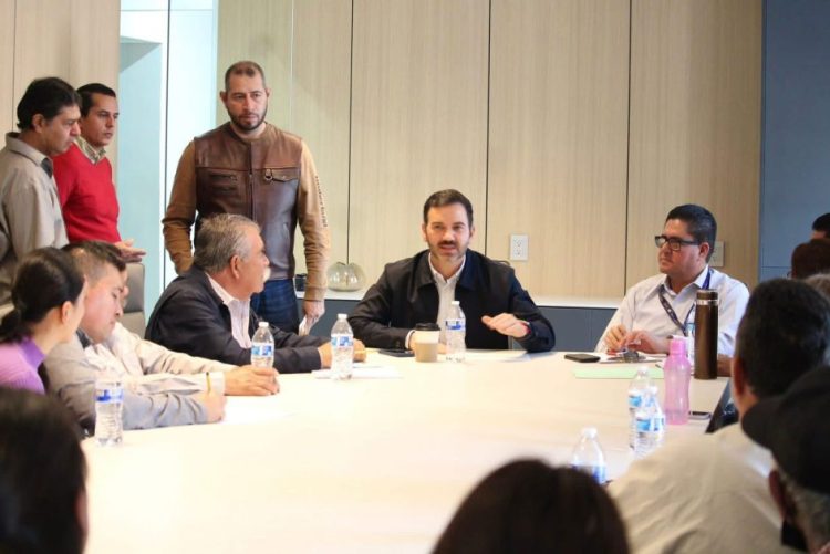 Yankel Benítez y vecinos logran acuerdo para recuperar área verde en San Isidro Itzícuaro