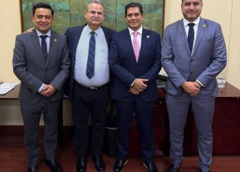 Ernesto Núñez Aguilar se reúne con funcionarios federales en busca de fortalecer las finanzas públicas municipales