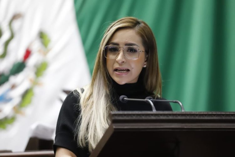 Frenar compras obligatorias en escuelas y reforzar la gratuidad educativa propone Grecia Aguilar con reforma