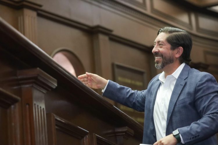 Abraham Espinoza impulsa reforma integral para la atención de la diabetes