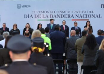 Encabeza Alfonso Martínez, ceremonia de Izamiento y celebración del Día de la Bandera