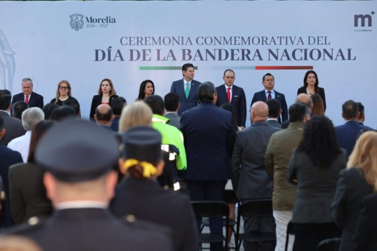 Encabeza Alfonso Martínez, ceremonia de Izamiento y celebración del Día de la Bandera