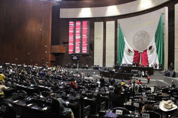 Aprueban reducir jornada laboral de 48 a 40 horas semanales y es enviada a las legislaturas de los estados para efectos constitucionales