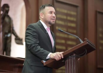 Presenta Reyes Galindo iniciativa para impulsar empresas familiares en Michoacán