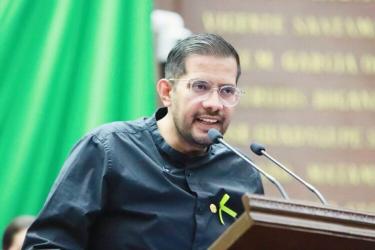 Propone Conrado Paz que oficinas de gobierno implementen firma electrónica para reducir uso de papel