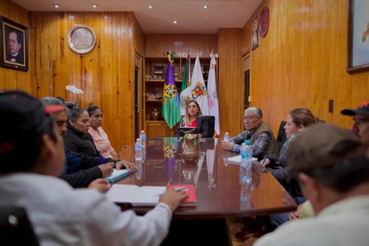 Diálogo y coordinación fortalecen el trabajo en Salvador Escalante: Dayana Pérez