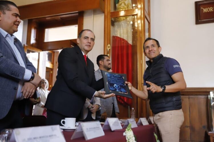 Reconoce Congreso del Estado y STASPLE a trabajadores mayor antigüedad al servicio del Poder Legislativo