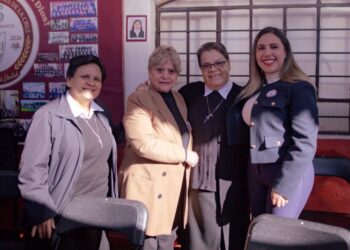 Dayana Pérez Mendoza conmemora el 75 aniversario del Colegio Sor Juana Inés de la Cruz en Santa Clara del Cobre