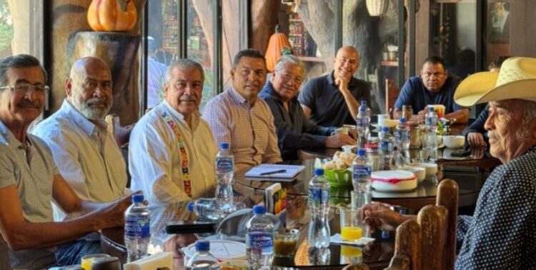 Olivio López Mújica impulsa la creación de una asociación regional de ex-autoridades municipales en respaldo a Raúl Morón