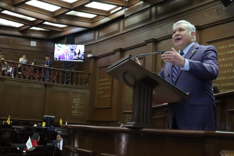 Impulsa Magaña de la Mora reforma para permitir la adopción legal de personas mayores de edad