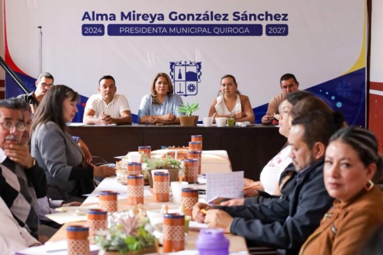 Fortalece gobierno de Quiroga coordinación con comunidad educativa para próximos eventos