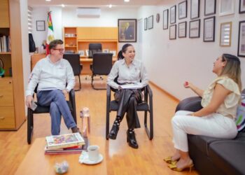 La educación media superior y superior en Salvador Escalante es impulsada y fortalecida con el apoyo de Dayana Pérez