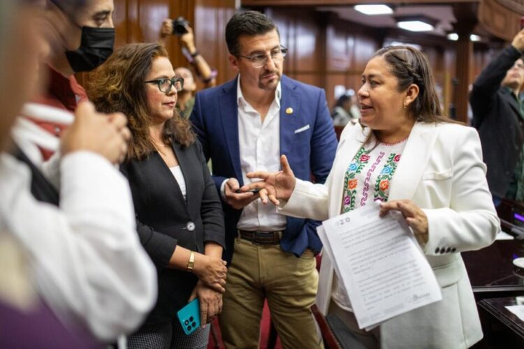 Belinda Iturbide por la regulación del uso de Inteligencia Artificial en la Salud