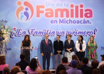 Recibe Paola Delgadillo Hernández, presidenta de DIF Morelia, reconocimiento del Congreso del Estado