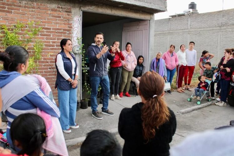 Yankel Benítez ofrece respaldo solidario a vecinos de Ampliación Gertrudis Sánchez